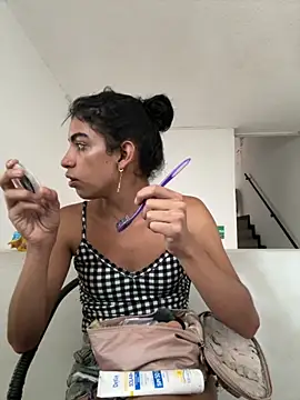 Alahia Rodriguez online show from 10-31-25, 07:48