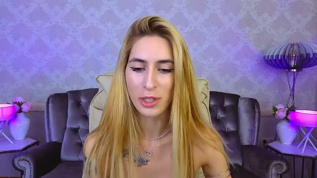 Snapshot of Sexy_Lava chatting on 09-16-25, 01:01 Sexy Lava online show from 09-16-25, 01:01