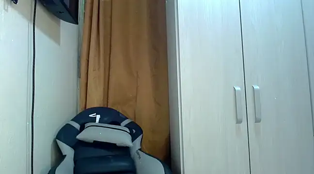 Snapshot of katery_wok11 chatting on 02-27-25, 02:10 katery wok11 online show from 02-27-25, 02:10