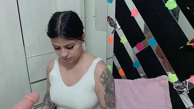 Snapshot of katery_wok11 chatting on 09-23-25, 06:11 katery wok11 online show from 09-23-25, 06:11