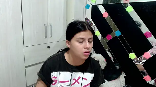 Snapshot of katery_wok11 chatting on 10-22-25, 05:02 katery wok11 online show from 10-22-25, 05:02