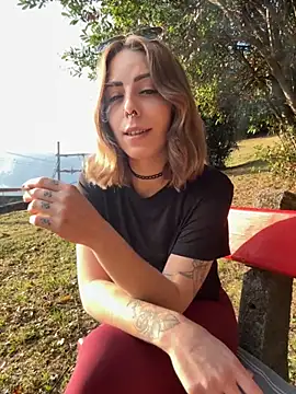 Snapshot of Mia_Railey chatting on 10-17-25, 02:30 Mia Railey online show from 10-17-25, 02:30