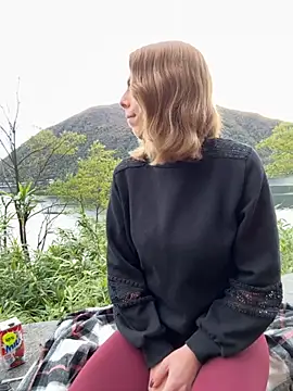 Snapshot of Mia_Railey chatting on 10-27-25, 02:21 Mia Railey online show from 10-27-25, 02:21