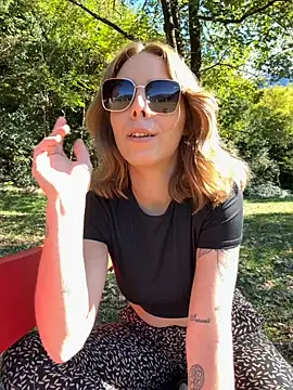 Snapshot of Mia_Railey chatting on 10-28-25, 10:30 Mia Railey online show from 10-28-25, 10:30