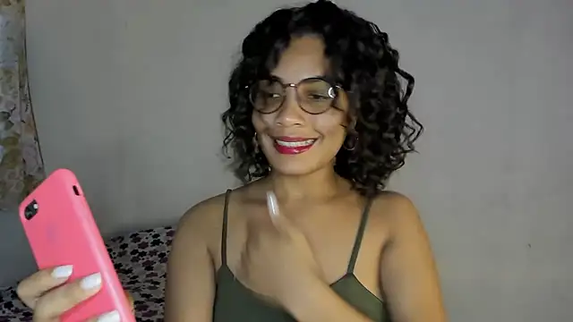 Snapshot of Jade_Dorthini chatting on 02-22-25, 10:20 Jade Dorthini online show from 02-22-25, 10:20