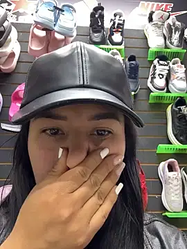 Snapshot of kim_monti chatting on 12-31-24, 02:19 kim monti online show from 12-31-24, 02:19