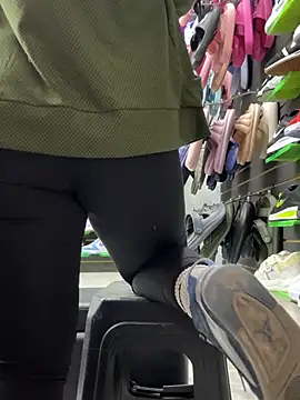 Snapshot of kim_monti chatting on 01-09-25, 12:30 kim monti online show from 01-09-25, 12:30