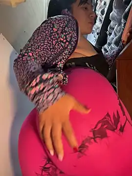 Snapshot of kim_monti chatting on 01-12-25, 02:14 kim monti online show from 01-12-25, 02:14