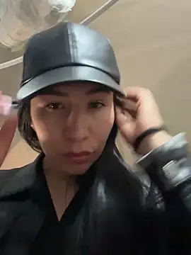 Snapshot of kim_monti chatting on 01-12-25, 08:03 kim monti online show from 01-12-25, 08:03