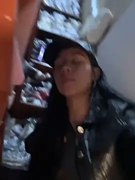 Snapshot of kim_monti chatting on 01-12-25, 11:04 kim monti online show from 01-12-25, 11:04