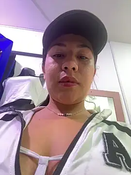 Snapshot of kim_monti chatting on 10-05-25, 08:51 kim monti online show from 10-05-25, 08:51