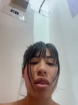 Snapshot of kim_monti chatting on 02-13-26, 09:33 kim monti online show from 02-13-26, 09:33