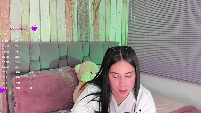 Gigi-bom online show from 12-19-24, 03:07