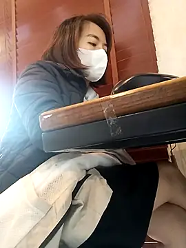 Snapshot of Michiko1 chatting on 02-19-25, 04:44 Michiko1 online show from 02-19-25, 04:44