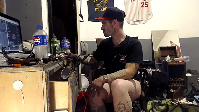 Snapshot of sledge901 chatting on 01-17-26, 11:37 sledge901 online show from 01-17-26, 11:37