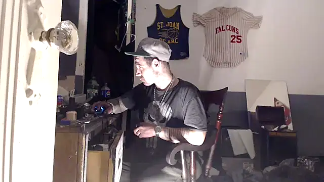 Snapshot of sledge901 chatting on 02-19-26, 02:40 sledge901 online show from 02-19-26, 02:40