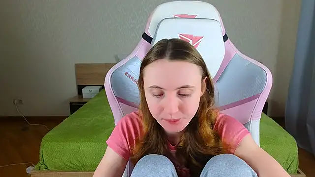 Cowell Adelina online show from 12-14-25, 09:25