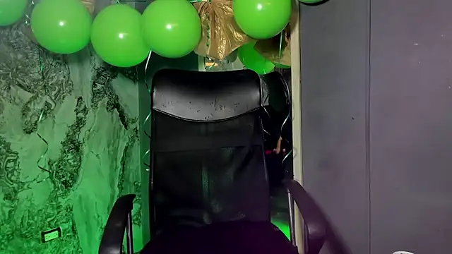 Trinna harperr online show from 03-18-25, 08:36