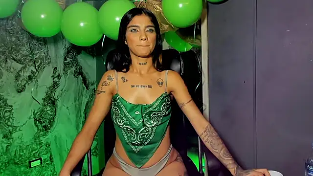 Trinna harperr online show from 03-18-25, 11:41