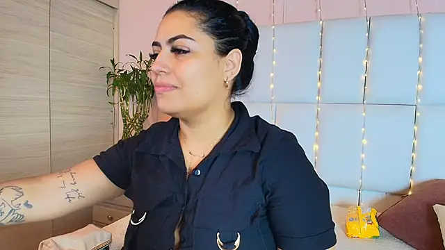 kiana cream online show from 01-15-25, 11:53