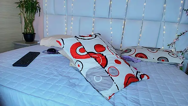 kiana cream online show from 01-24-25, 05:53