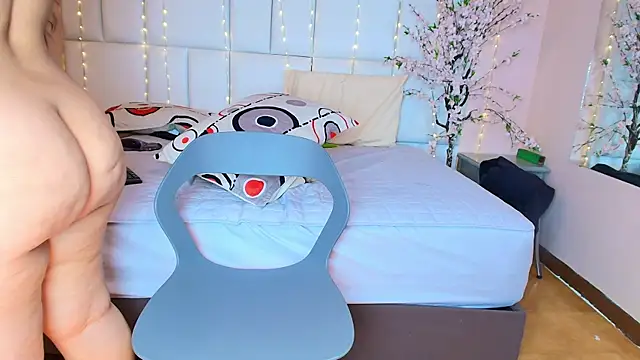 kiana cream online show from 02-02-25, 05:48