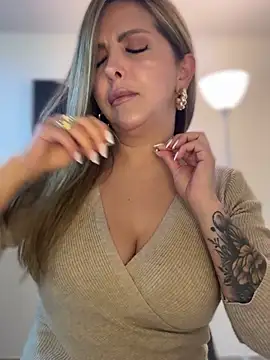  Abril-Office1 online show from 11-14-25, 01:10