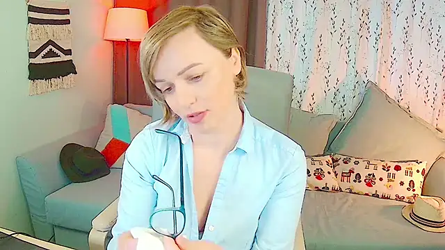 Snapshot of NandiSmile chatting on 12-02-25, 07:47 NandiSmile online show from 12-02-25, 07:47