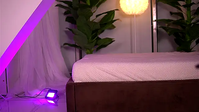 Snapshot of KaylaBray chatting on 10-25-25, 03:25 KaylaBray online show from 10-25-25, 03:25