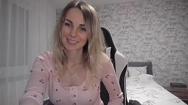 Snapshot of AlissonBia chatting on 11-02-25, 11:07 AlissonBia online show from 11-02-25, 11:07