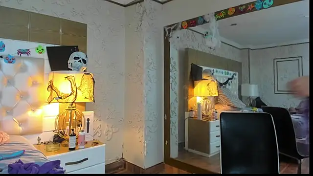 TaraaHot online show from 10-31-25, 10:33