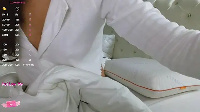 LaraSkinny online show from 11-12-25, 02:23