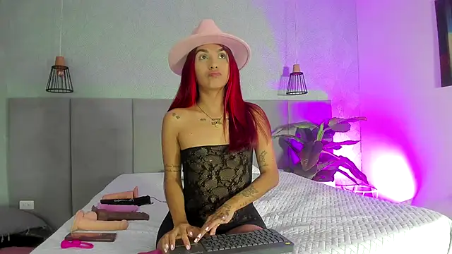 LiaVelez online show from 01-10-25, 12:58