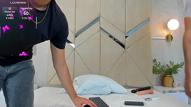 LiaVelez online show from 01-09-26, 01:47