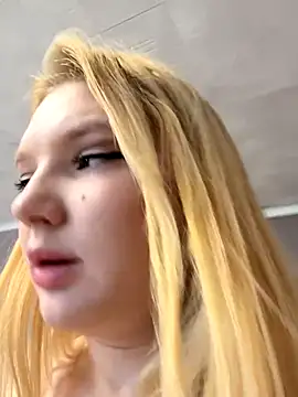 Snapshot of AmmyHot chatting on 10-23-25, 04:34 AmmyHot online show from 10-23-25, 04:34