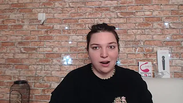 Amelia Kiss  online show from 09-19-25, 12:34