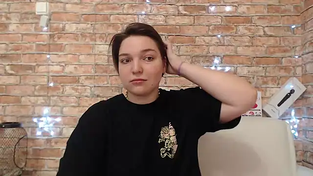 Amelia Kiss  online show from 12-20-25, 12:40