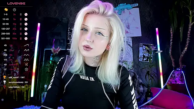 Snapshot of little_grinch666 chatting on 03-04-25, 10:27 little grinch666 online show from 03-04-25, 10:27