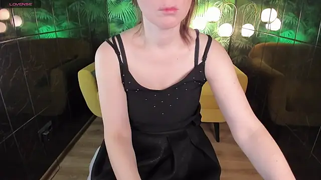 Snapshot of ZoeEast chatting on 01-11-25, 05:18 ZoeEast online show from 01-11-25, 05:18