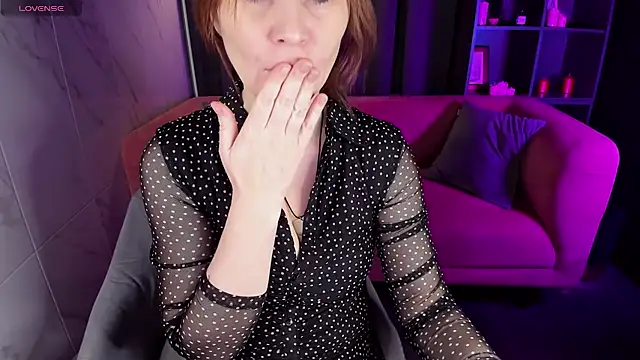 Snapshot of ZoeEast chatting on 01-18-25, 01:29 ZoeEast online show from 01-18-25, 01:29