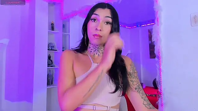 Snapshot of Camila_Coxx chatting on 10-19-25, 08:42 Camila Coxx online show from 10-19-25, 08:42