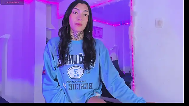 Snapshot of Camila_Coxx chatting on 10-28-25, 04:49 Camila Coxx online show from 10-28-25, 04:49