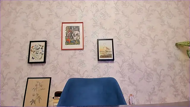 Snapshot of iolantthe chatting on 02-14-25, 10:47 iolantthe online show from 02-14-25, 10:47