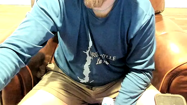 Snapshot of OttersWaters2K chatting on 03-02-26, 01:51 OttersWaters2K online show from 03-02-26, 01:51