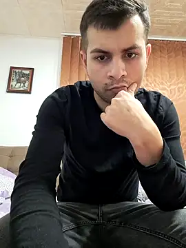 Snapshot of hornny1995 chatting on 12-25-24, 03:38 hornny1995 online show from 12-25-24, 03:38