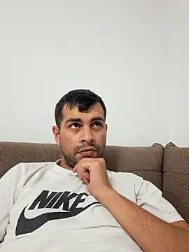 Snapshot of hornny1995 chatting on 09-27-25, 04:56 hornny1995 online show from 09-27-25, 04:56