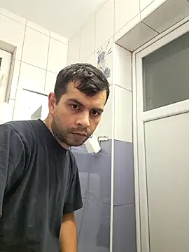 Snapshot of hornny1995 chatting on 10-09-25, 04:05 hornny1995 online show from 10-09-25, 04:05