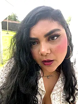 Snapshot of Juli_Walker chatting on 02-27-26, 02:06 Juli Walker online show from 02-27-26, 02:06