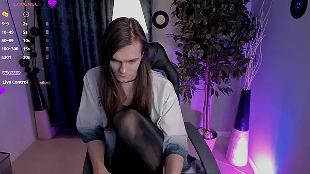 Snapshot of Will_Will_ chatting on 02-21-26, 06:47 Will Will online show from 02-21-26, 06:47