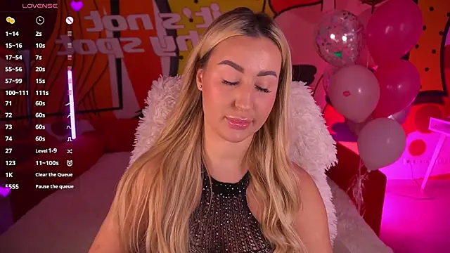 Snapshot of LiaBrazzerr chatting on 02-16-26, 08:32 LiaBrazzerr online show from 02-16-26, 08:32